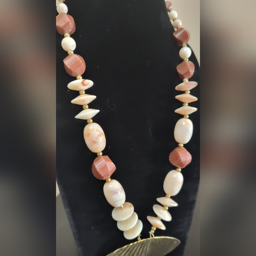Vintage Statement polished stone, acrylic and metal necklace - Picture 2 of 7